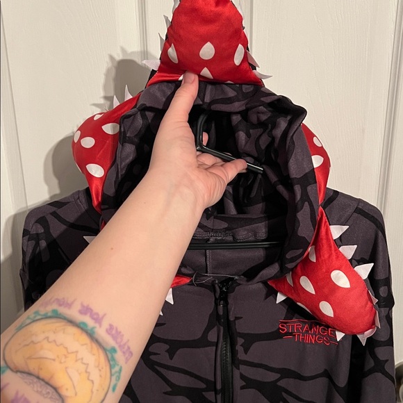 Stranger Things Demogorgon Onesie - Large - Picture 7 of 7